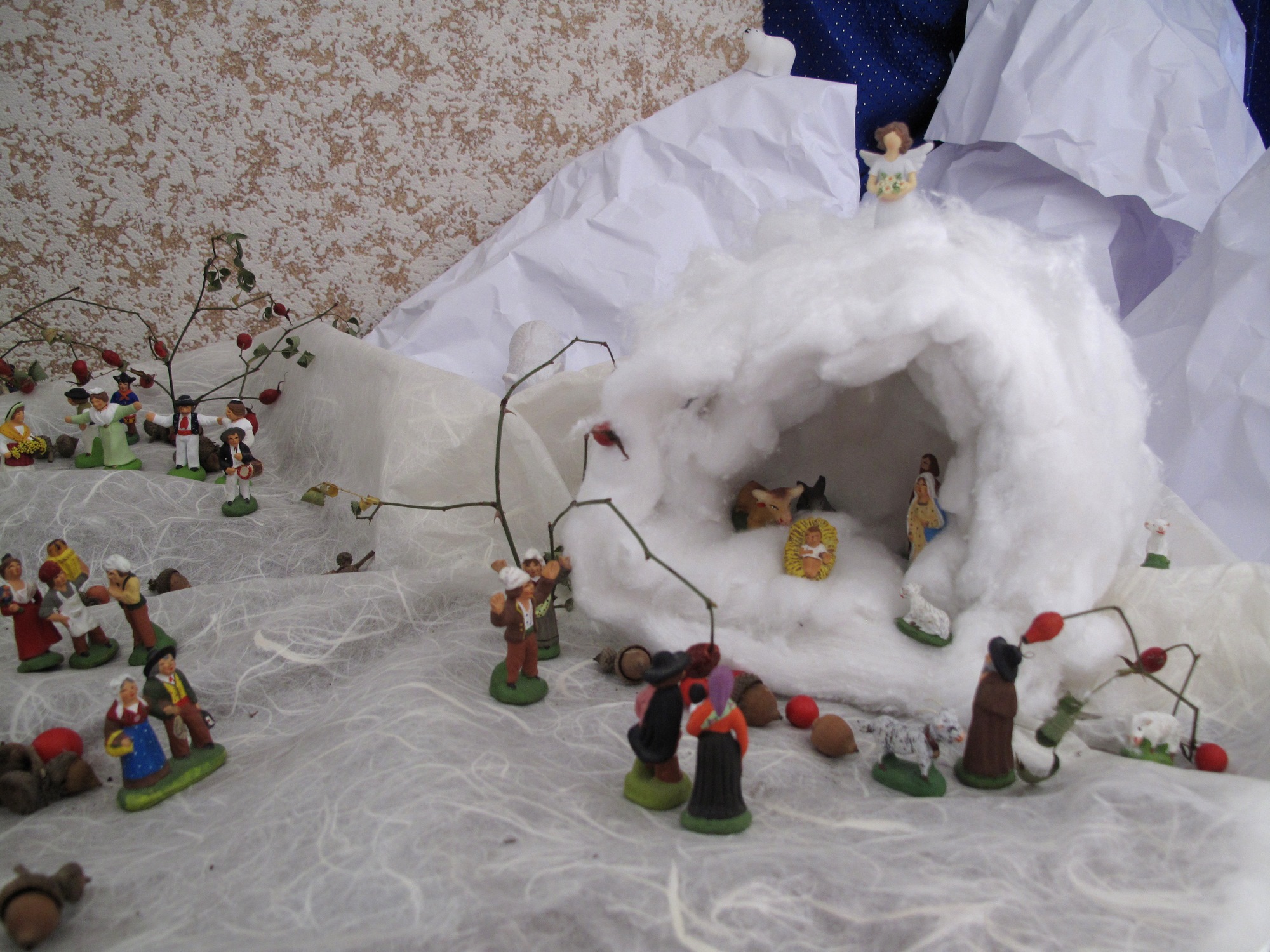 <p>La crèche au Canada : L'Igloo du petit Jésus et ses glaciers aux ours blancs.</p>